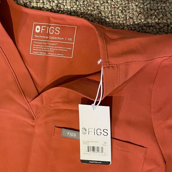 NEW FIGS SCRUBS SET XS TOP/BOTTOM - Picture 4 of 4